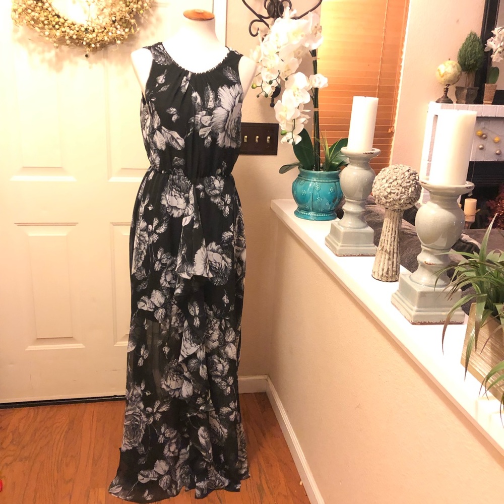 Ali & Jay Beautiful Black & WhiteFloral Maxi Dress